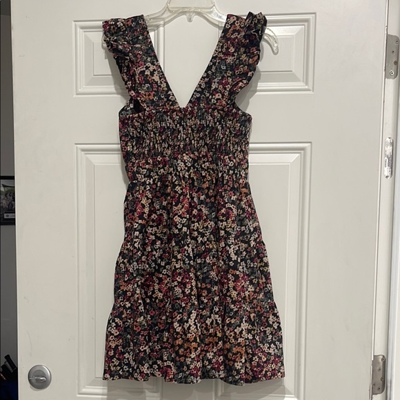 NWOT Abercrombie and Fitch Floral Ruffle V-Neck Dress - Picture 4 of 5